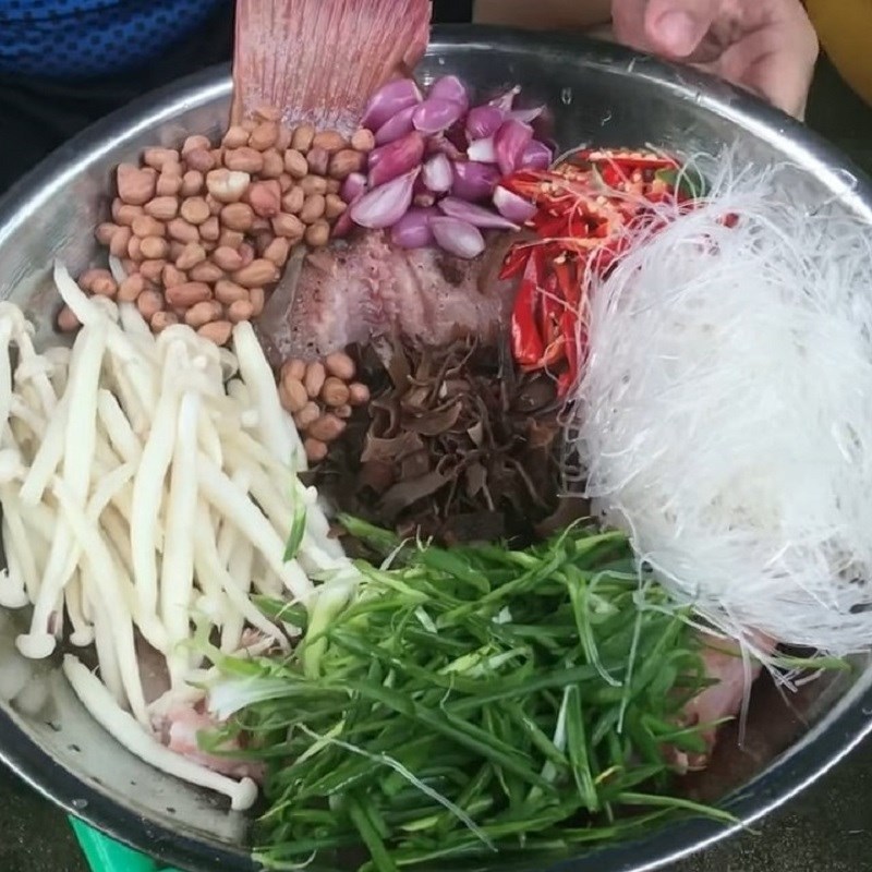 Bước 3 Sơ chế các nguyên liệu khác Cá diêu hồng hấp bia