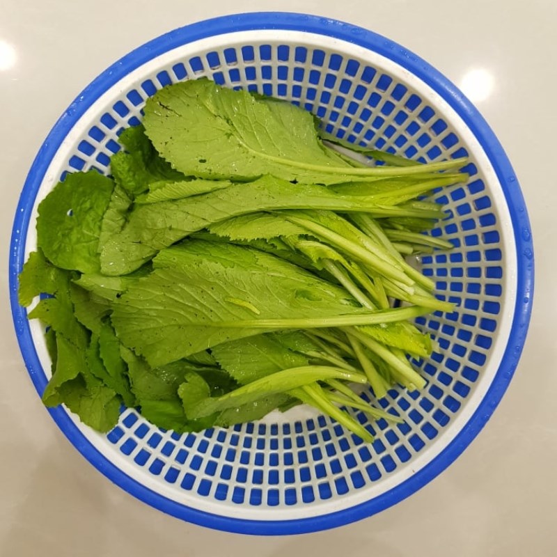 Bước 2 Sơ chế các nguyên liệu khác Canh cải cá rô