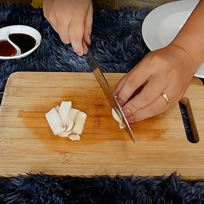 Bước 2 Sơ chế các nguyên liệu khác Ức gà hấp nước tương
