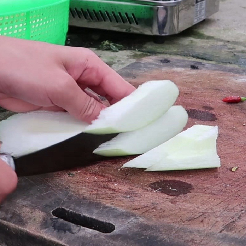 Bước 2 Sơ chế các nguyên liệu khác Canh chua cá linh bông so đũa