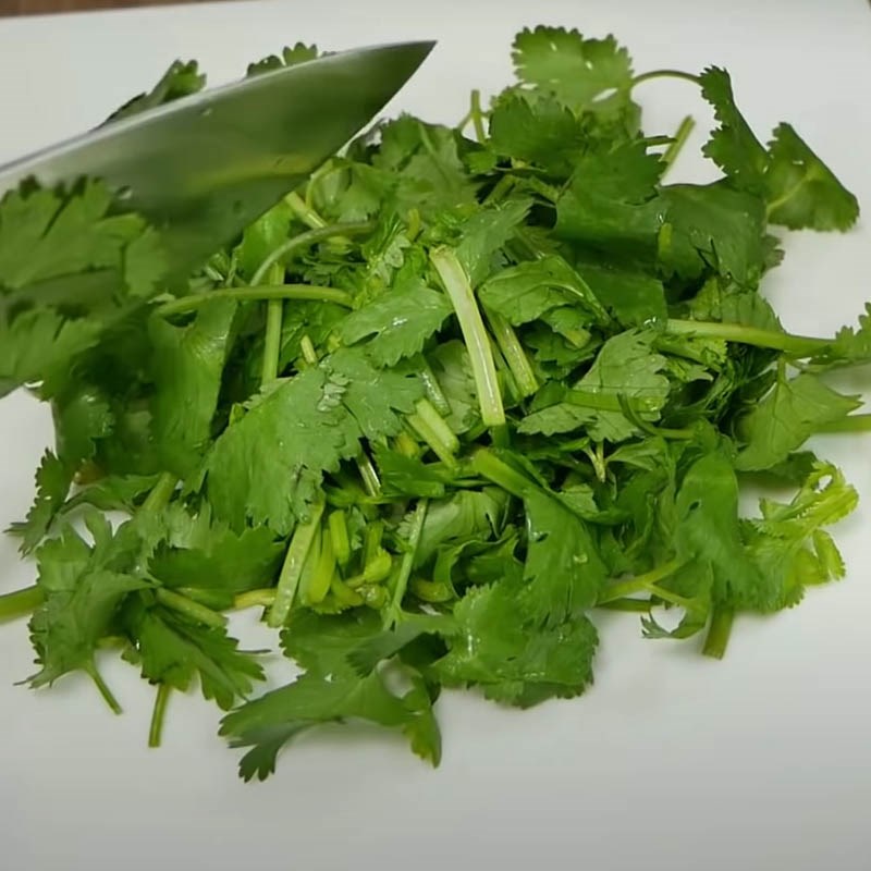 Bước 2 Sơ chế các nguyên liệu khác Phở gà trộn da giòn