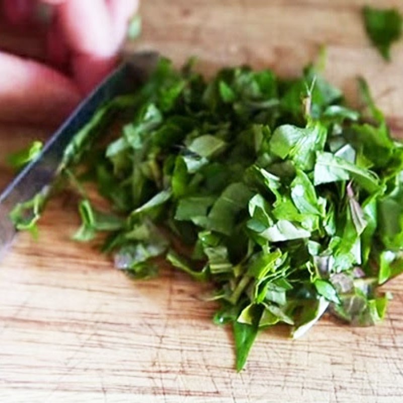 Bước 2 Sơ chế các nguyên liệu khác Hột vịt lộn nướng muối ớt (Công thức chia sẻ bởi người dùng)