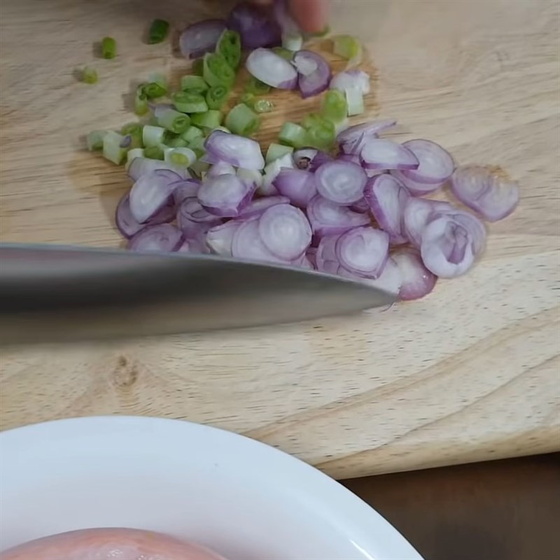 Bước 2 Sơ chế các nguyên liệu khác Thịt kho quẹt
