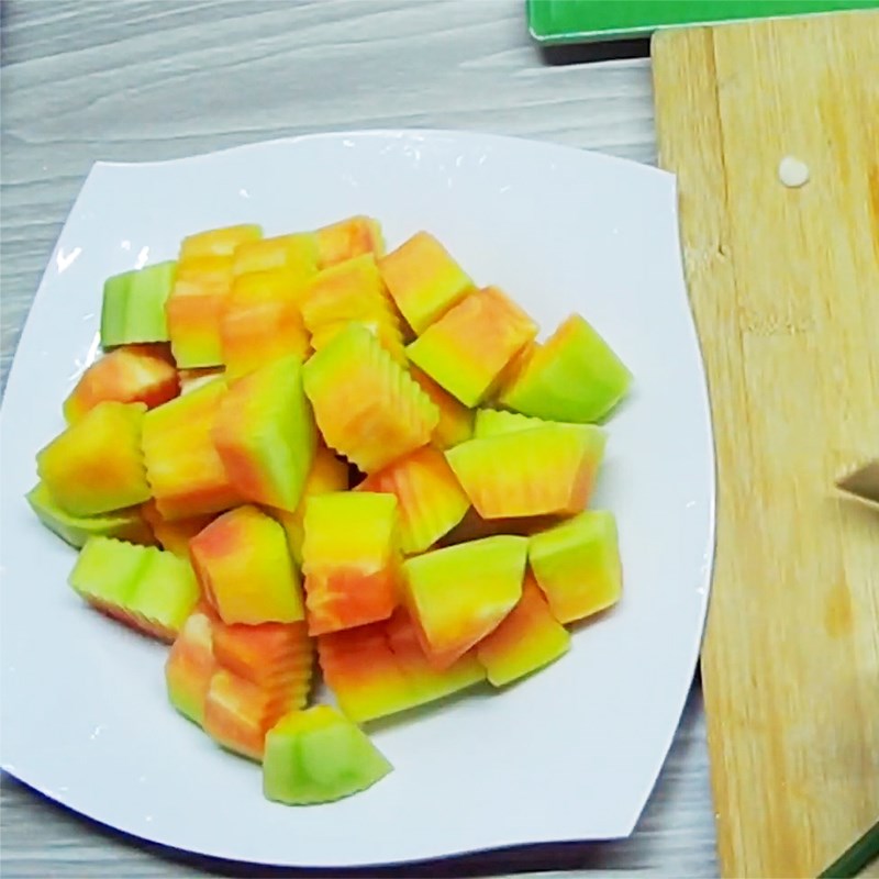 Bước 2 Sơ chế các nguyên liệu khác Chân gà hầm đu đủ