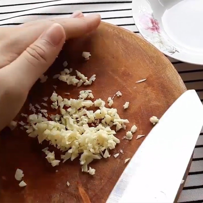 Bước 2 Sơ chế các nguyên liệu khác Cá lóc hấp nước dừa