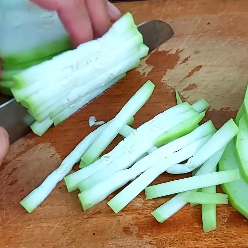 Bước 2 Sơ chế các nguyên liệu khác Canh cua biển nấu bầu