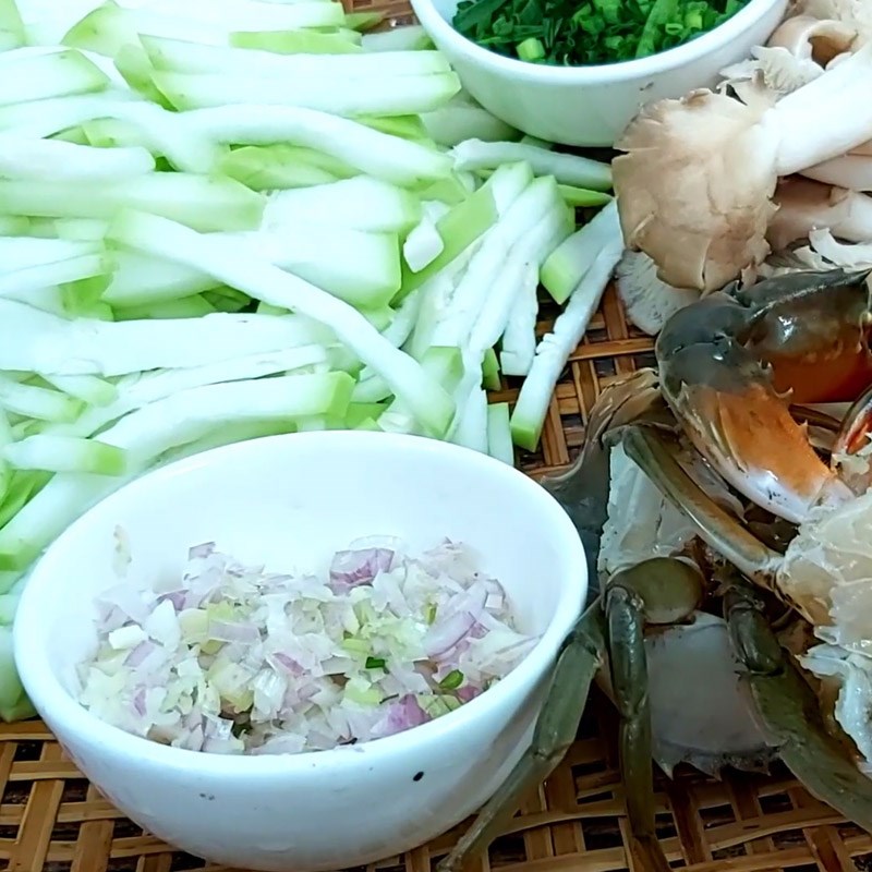 Bước 2 Sơ chế các nguyên liệu khác Canh cua biển nấu bầu