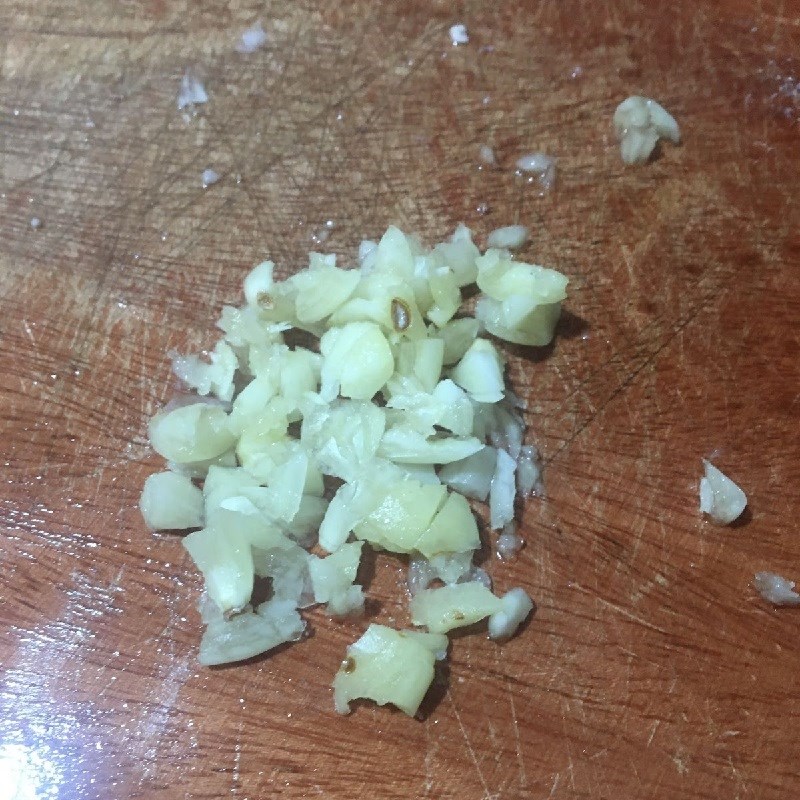 Bước 2 Sơ chế các nguyên liệu khác Cà tím xào thịt bò