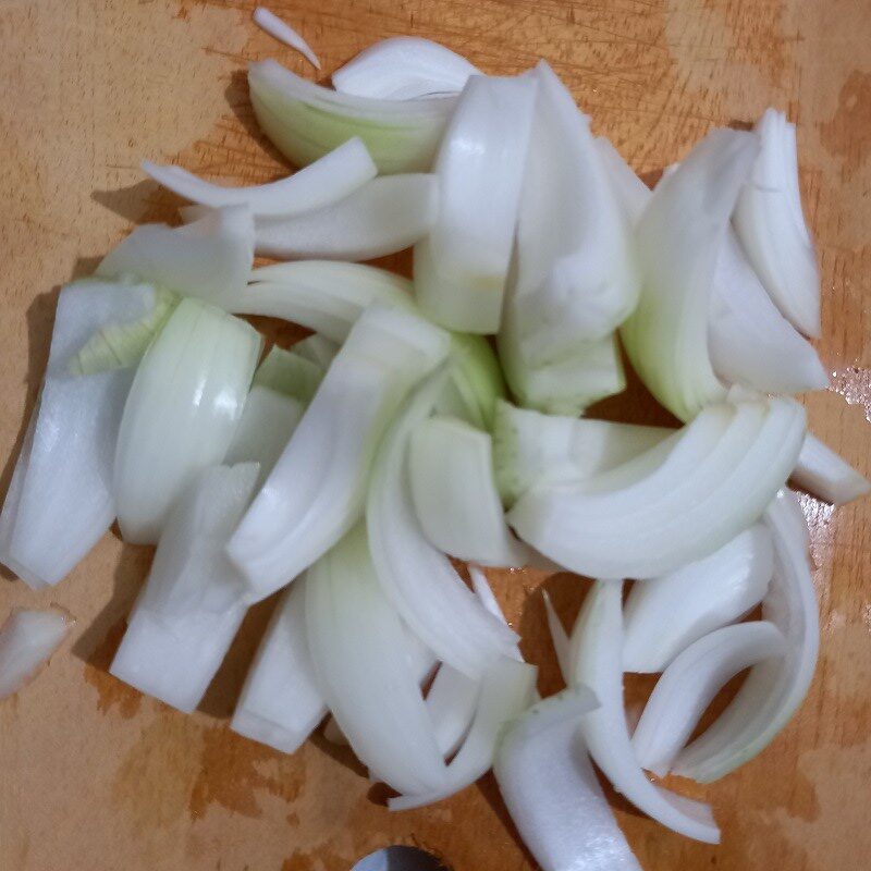 Bước 2 Sơ chế các nguyên liệu khác Bò xào chua ngọt