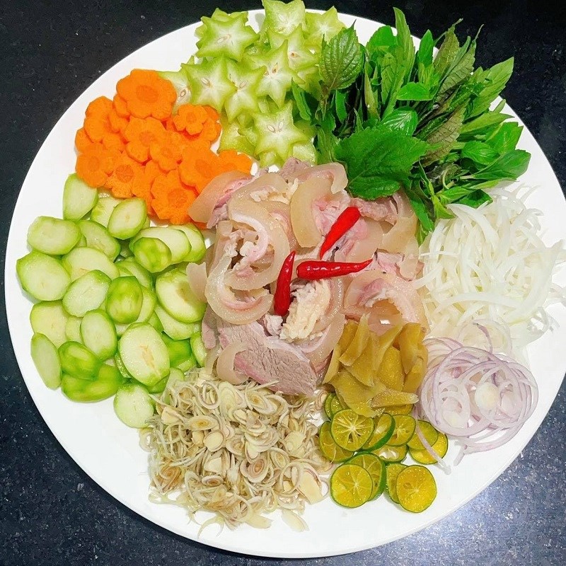 Bước 2 Sơ chế các nguyên liệu khác Gỏi bò cóc non