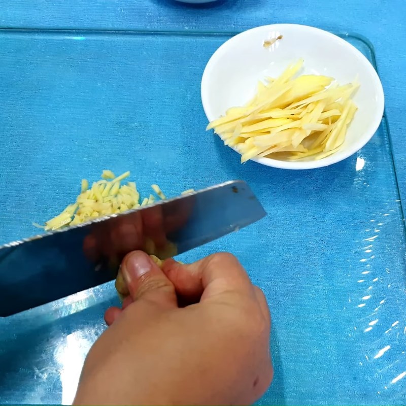 Bước 2 Sơ chế các nguyên liệu khác Thịt bò kho củ cải trắng