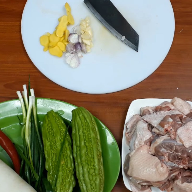Bước 2 Sơ chế các nguyên liệu khác Vịt kho khổ qua