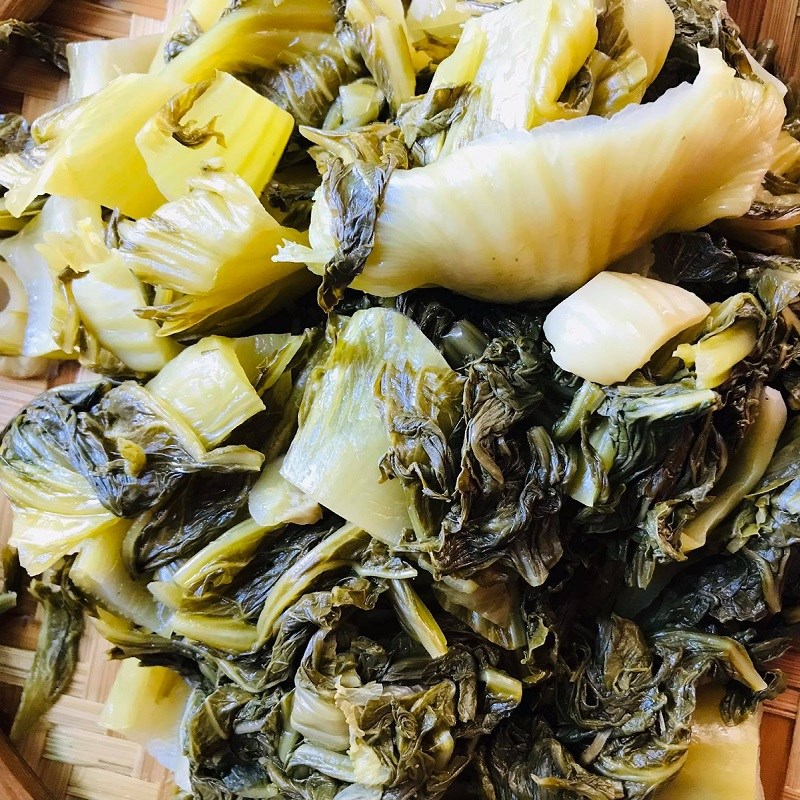 Bước 2 Sơ chế các nguyên liệu khác Lòng heo xào cải chua (dưa cải)