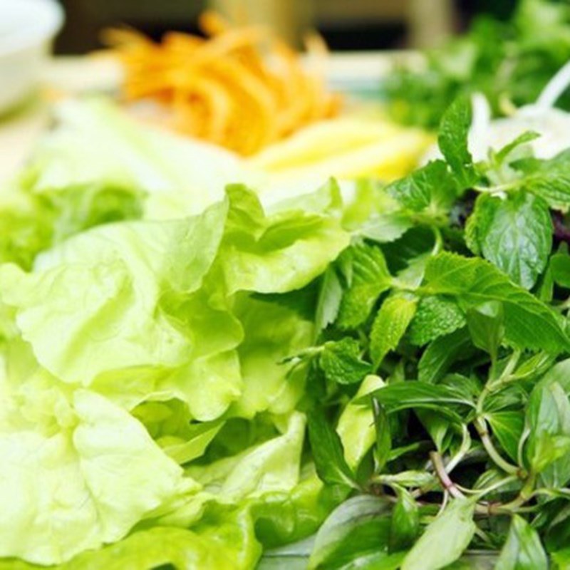 Bước 2 Sơ chế các nguyên liệu khác Cá chép giòn nướng muối ớt