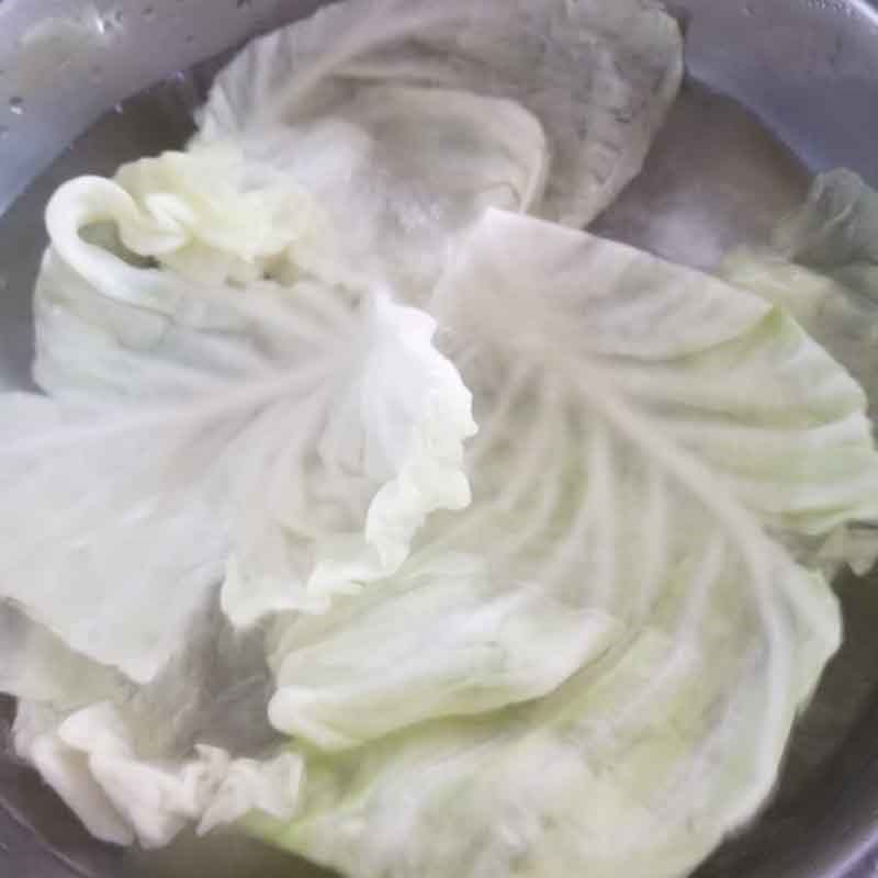 Bước 2 Sơ chế các nguyên liệu khác Canh bắp cải cuốn thịt bằm xương heo cà rốt