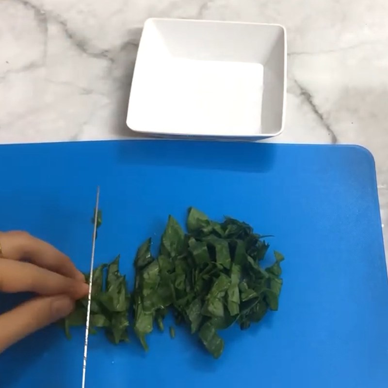Bước 2 Sơ chế các nguyên liệu khác Cháo cá hồi rau mồng tơi khoai lang