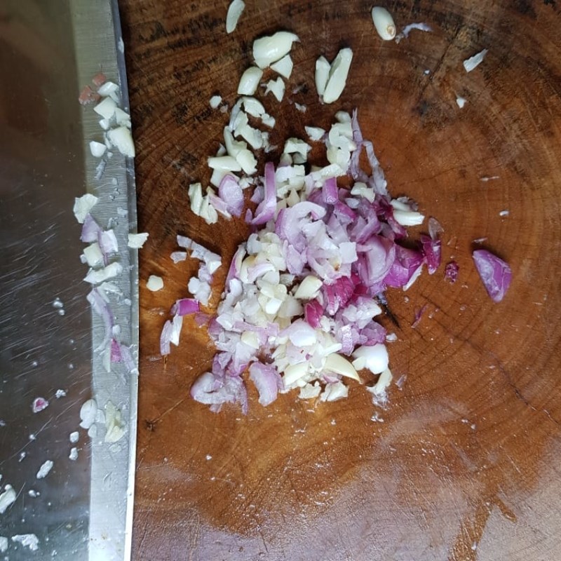 Bước 2 Sơ chế các nguyên liệu khác Lẩu gà măng chua