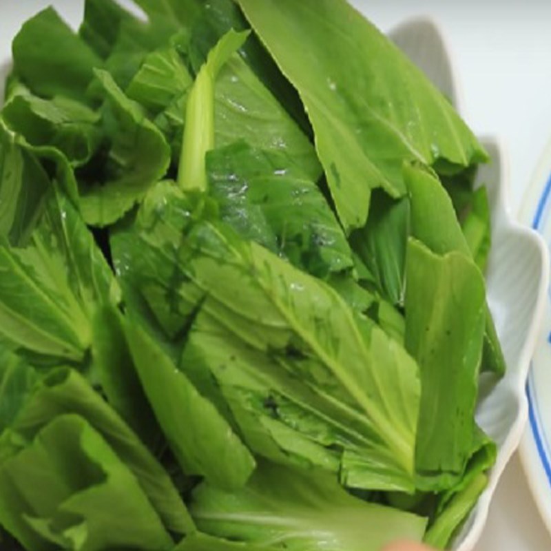 Bước 2 Sơ chế các nguyên liệu khác Vịt hầm hạt sen