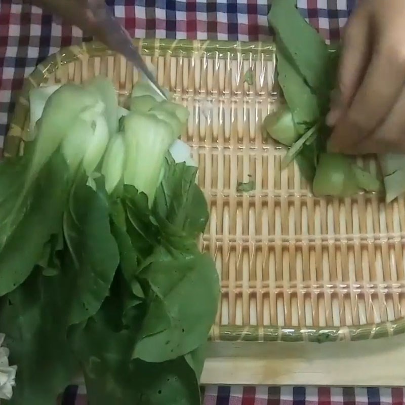 Bước 2 Sơ chế các nguyên liệu khác Thịt bò xào nấm hương (nấm đông cô)