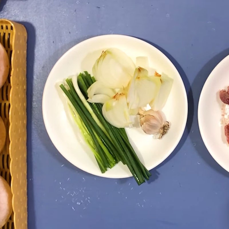 Bước 3 Sơ chế các nguyên liệu khác Thịt bò xào nấm bào ngư