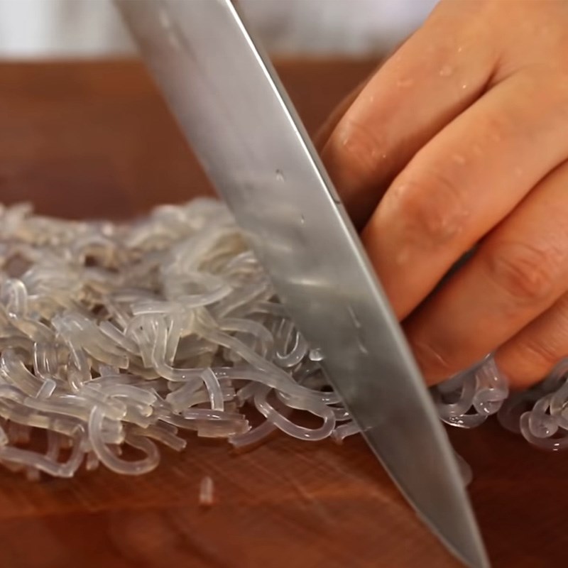 Bước 2 Sơ chế các nguyên liệu khác Bánh xếp mandu nhân kim chi Hàn Quốc