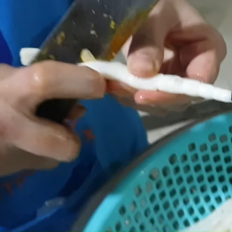 Bước 2 Sơ chế các nguyên liệu khác Măng trúc xào thịt vịt