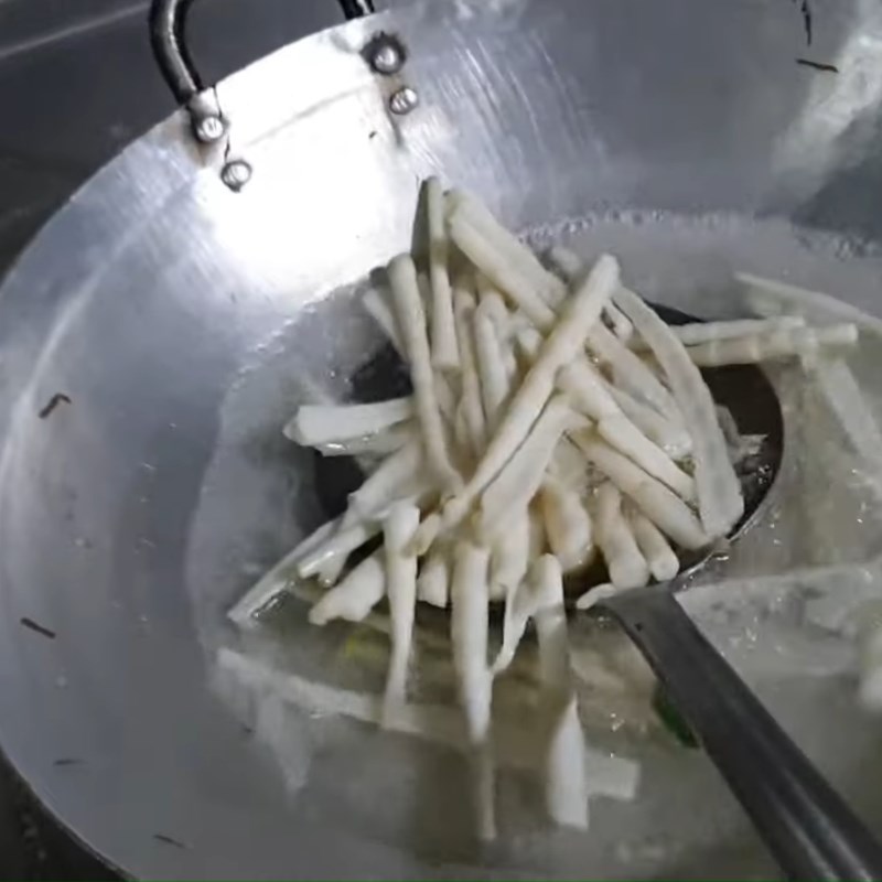Bước 2 Sơ chế các nguyên liệu khác Măng trúc xào thịt vịt