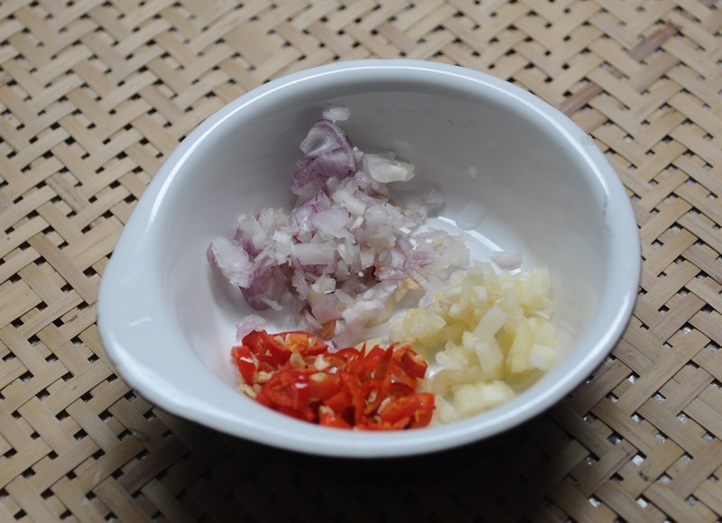 Bước 2 Sơ chế các nguyên liệu khác Mề gà xào cay