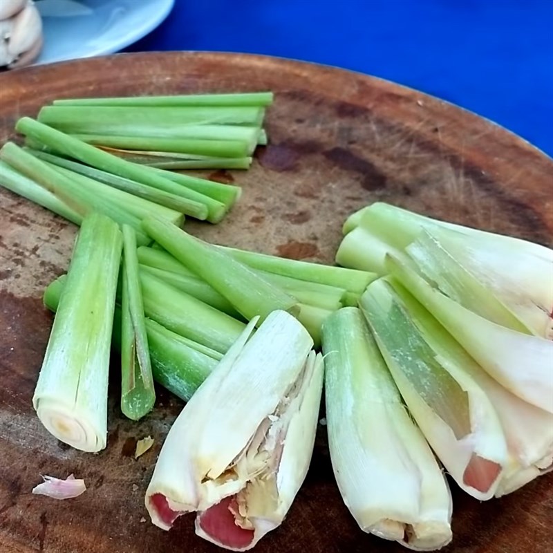 Bước 2 Sơ chế các nguyên liệu khác Gà hầm sả củ cải nấm rơm
