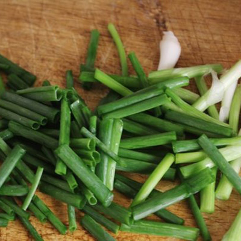 Bước 2 Sơ chế các nguyên liệu khác Mực trứng hấp hành gừng