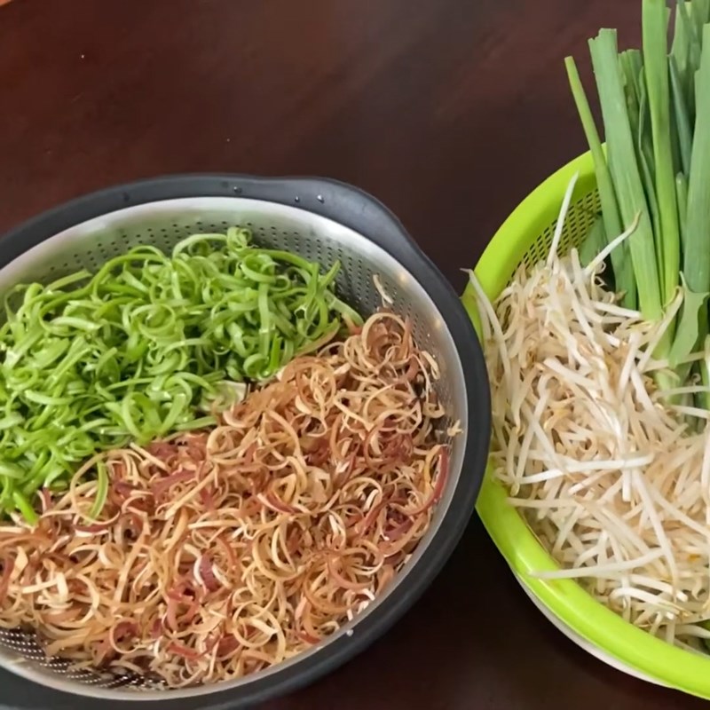 Bước 2 Sơ chế các nguyên liệu khác Bún riêu cua ốc miền Bắc