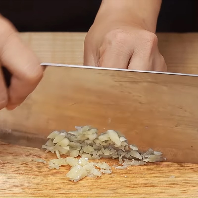Bước 3 Sơ chế các nguyên liệu khác Cá bống kho tộ