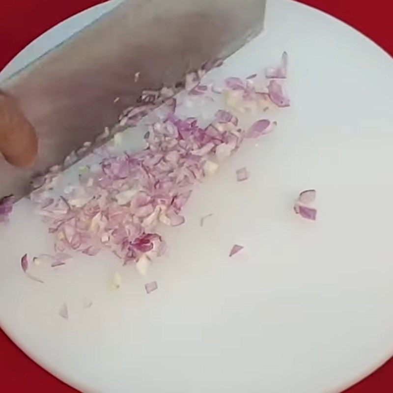 Bước 2 Sơ chế các nguyên liệu khác Nấm rơm xào sả ớt