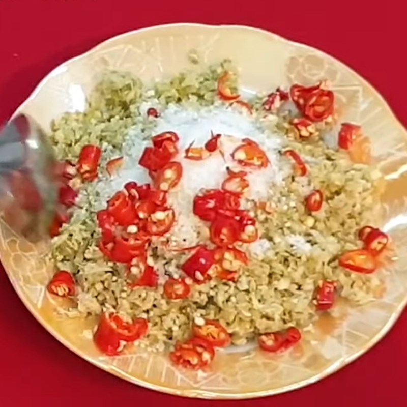 Bước 2 Sơ chế các nguyên liệu khác Nấm rơm xào sả ớt