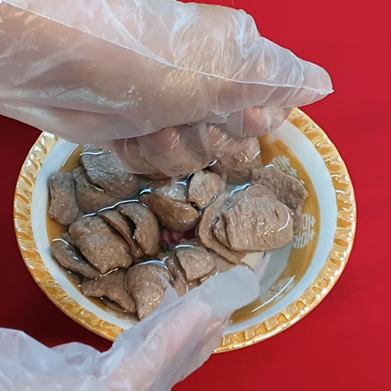 Bước 2 Sơ chế các nguyên liệu khác Nấm rơm xào thịt bò chay