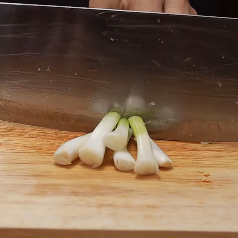 Bước 3 Sơ chế các nguyên liệu khác Cá bống kho tộ