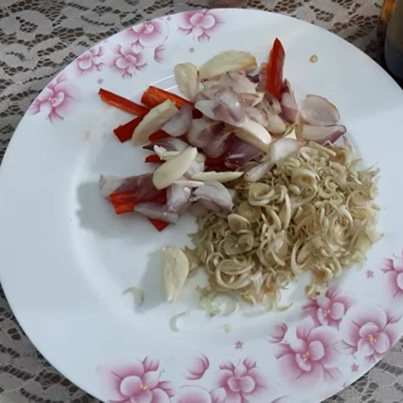 Bước 2 Sơ chế các nguyên liệu khác Cá cam nướng muối ớt