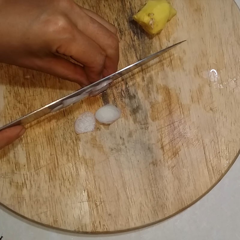 Bước 2 Sơ chế các nguyên liệu khác Bắp cải xào chua ngọt
