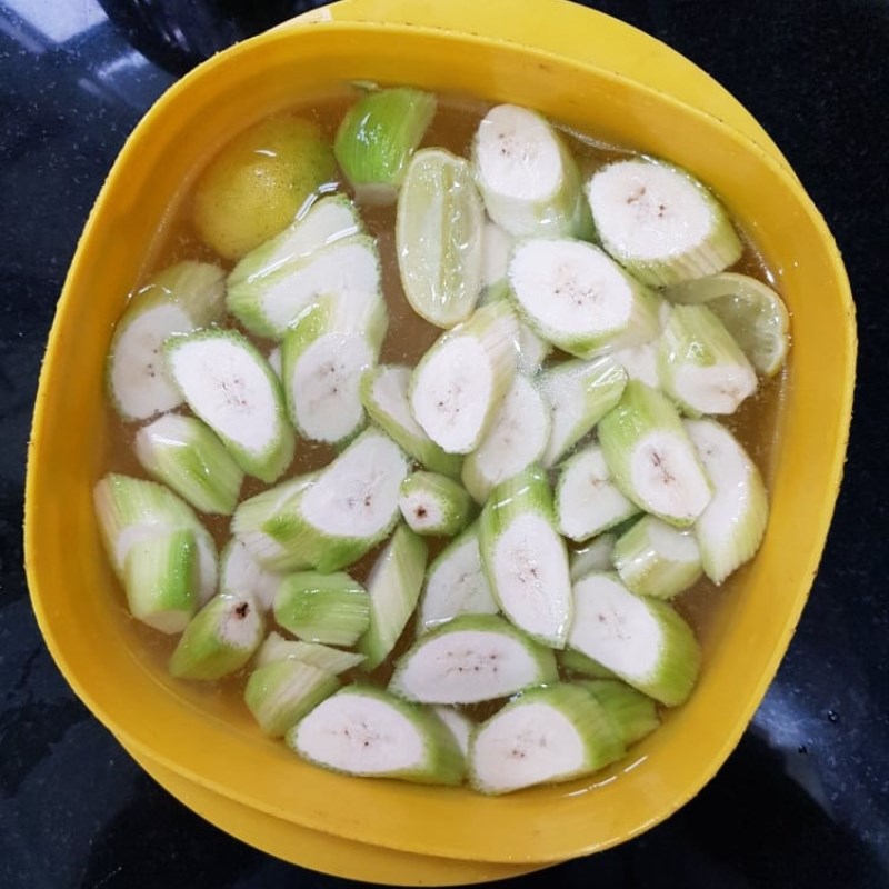 Bước 1 Sơ chế các nguyên liệu khác Lươn om chuối đậu