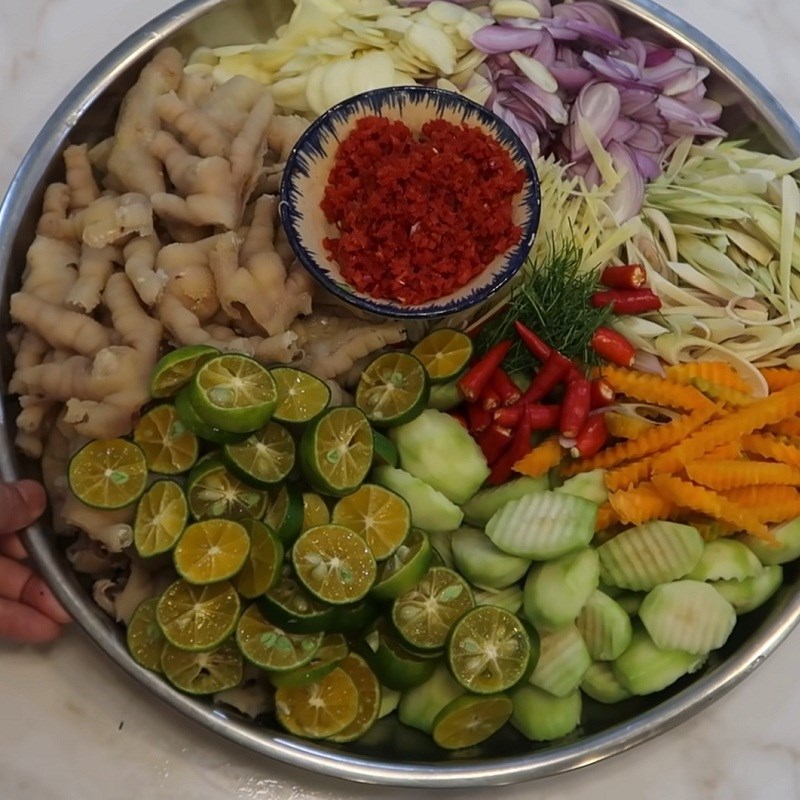 Bước 3 Sơ chế các nguyên liệu khác Chân gà rút xương ngâm sả tắc