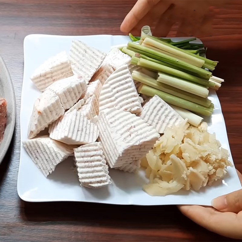 Bước 1 Sơ chế các nguyên liệu khác Sườn bò hầm sả