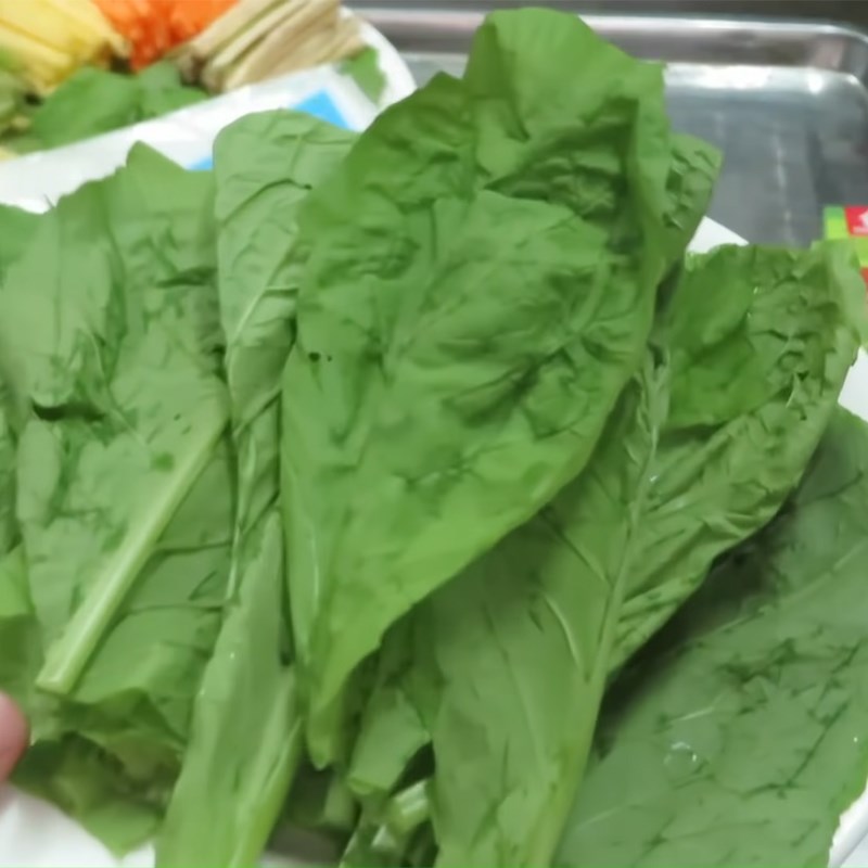 Bước 2 Sơ chế các nguyên liệu khác Bò tái cuốn cải xanh