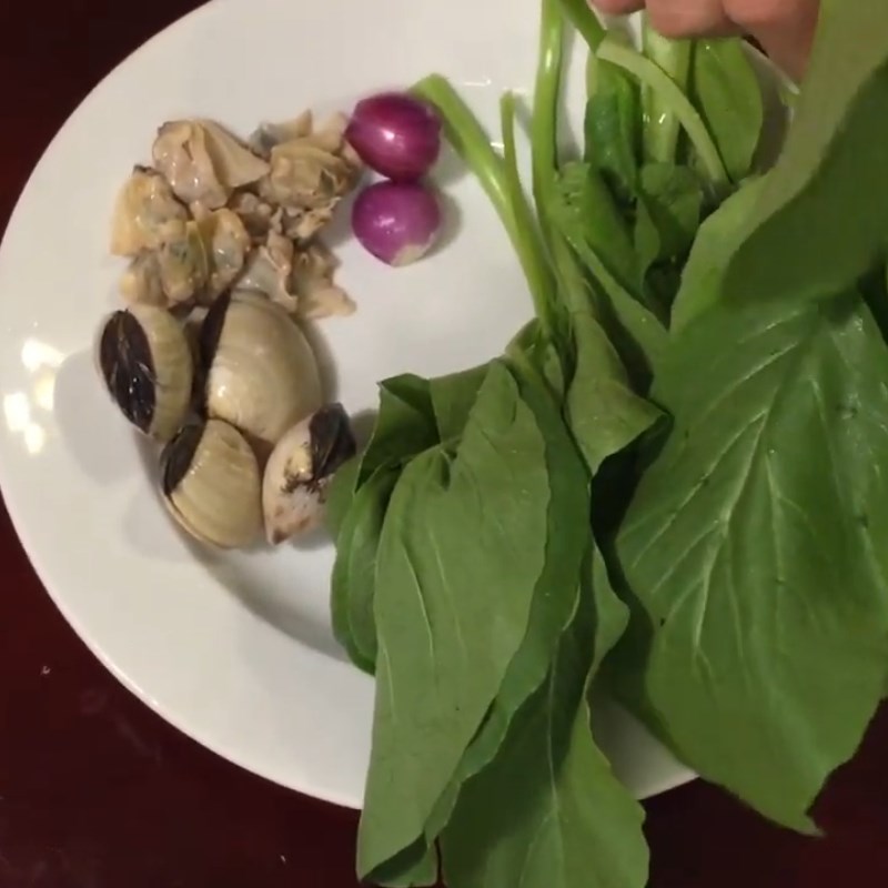 Bước 1 Sơ chế cách nguyên liệu Cháo nghêu cho bé