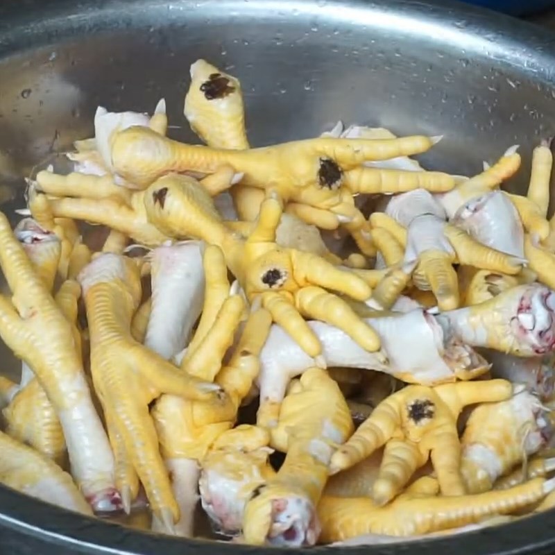 Bước 1 Sơ chế chân gà Chân gà luộc gừng