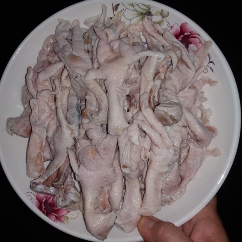Bước 1 Sơ chế chân gà Chân gà rút xương sốt cay