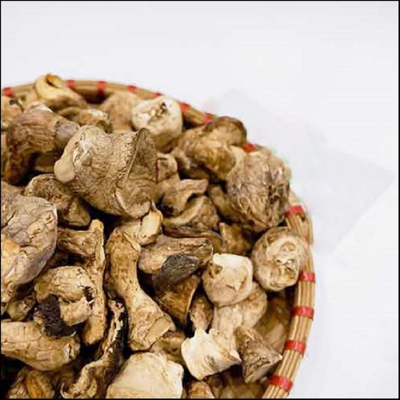 Bước 1 Sơ chế chân nấm Khô bò chay từ chân nấm