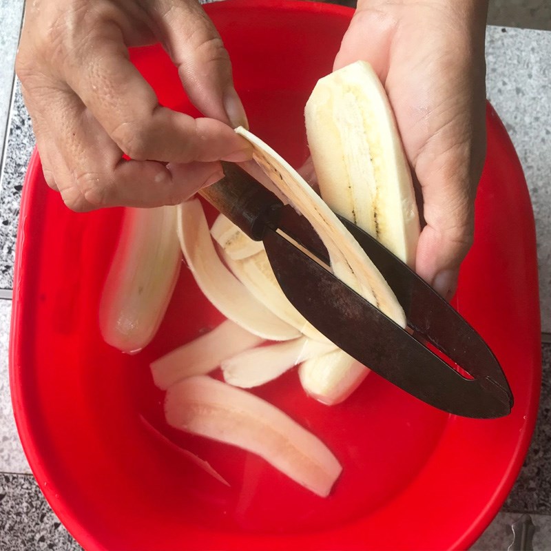 Bước 1 Sơ chế chuối Chuối xanh ngào đường