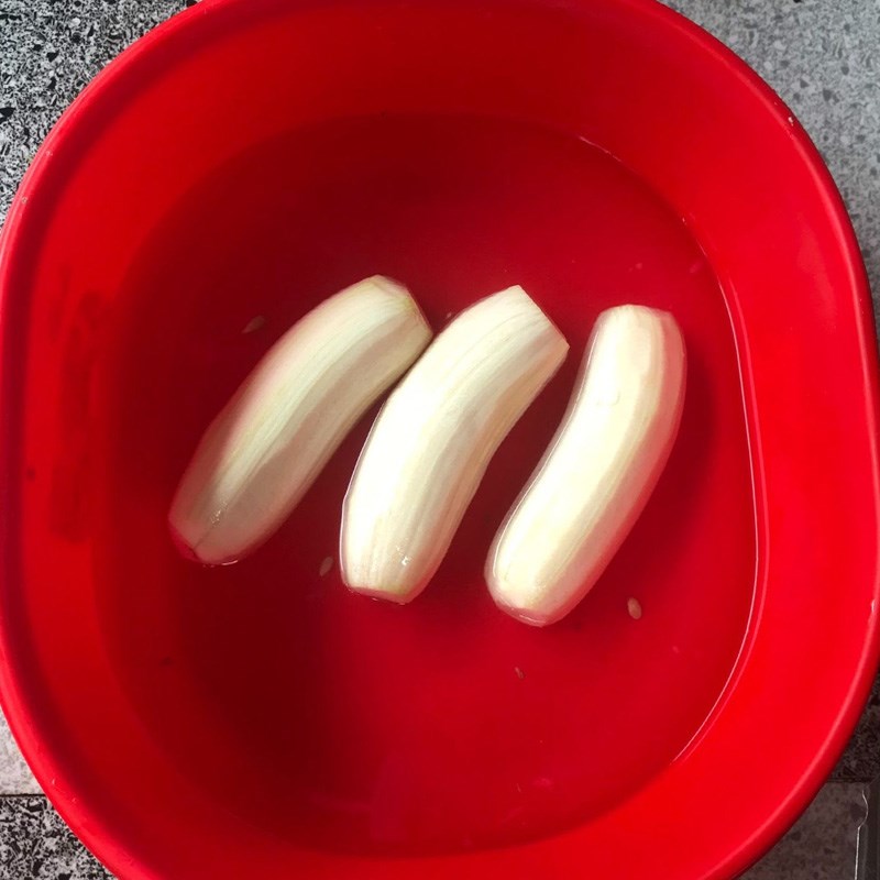 Bước 1 Sơ chế chuối Chuối xanh ngào đường