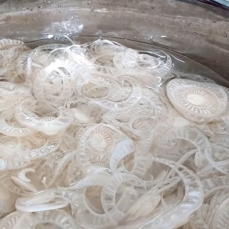 Bước 1 Sơ chế chuối cây Gỏi chuối cây