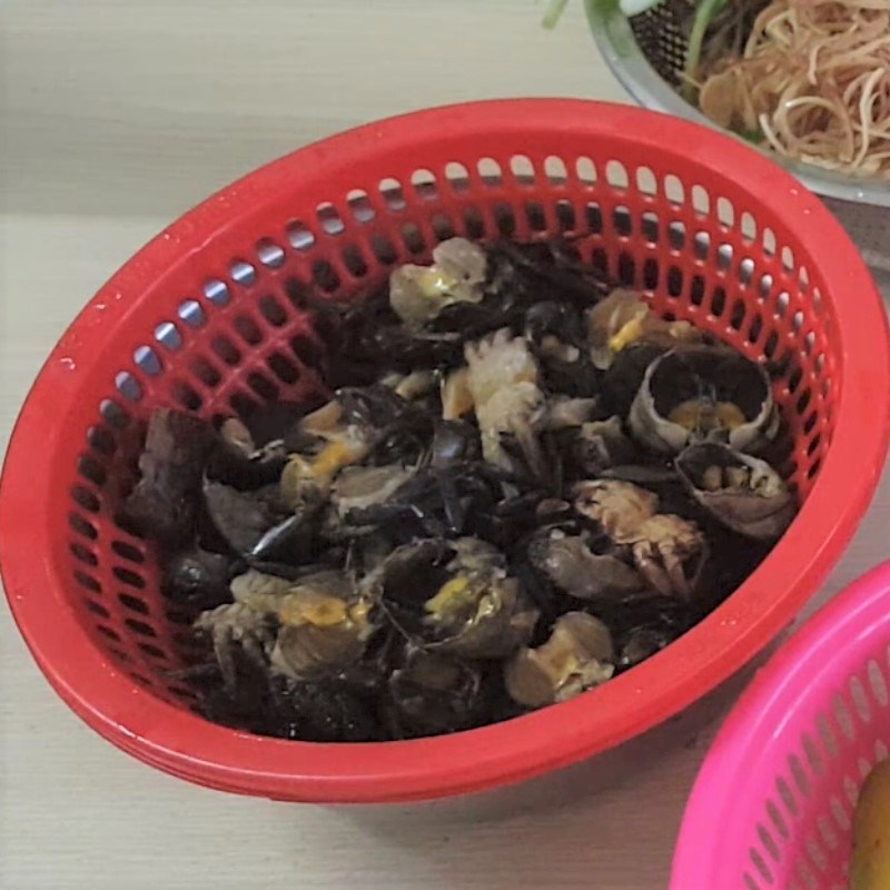 Bước 2 Sơ chế cua đồng Canh cua nấu khế